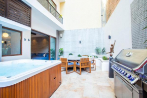CASA SIMPATICA Private Hot Tub, BBQ, Desk and Pool